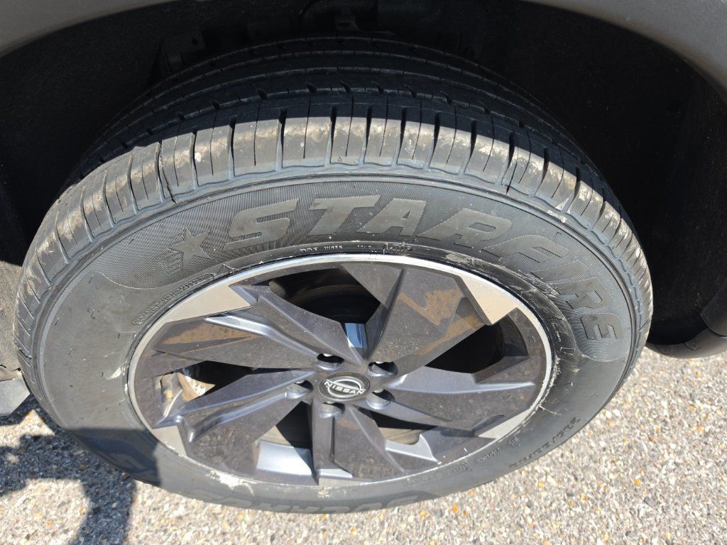 Used 2025 Nissan Rogue SV FWD image 13