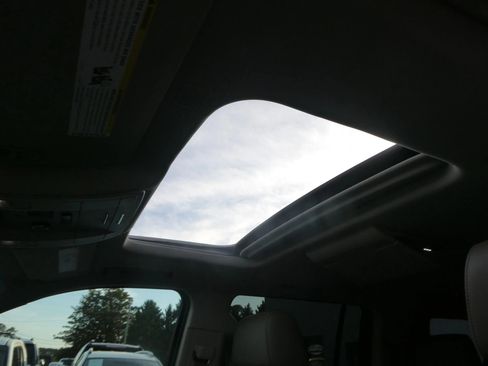 Used 2018 Chevrolet Suburban LT image 10