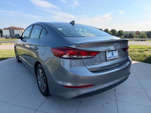 Used 2017 Hyundai Elantra SE FWD image 3
