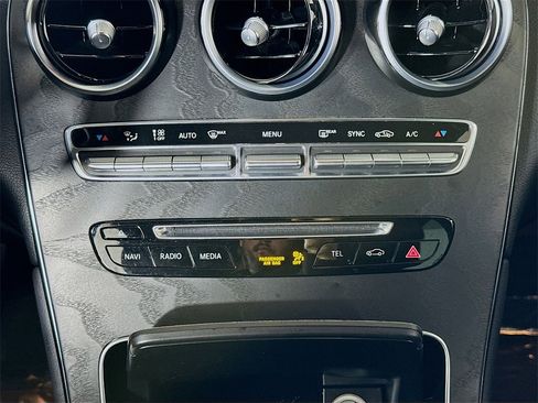 Used 2019 Mercedes-Benz GLC 300 4MATIC image 16