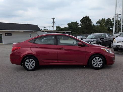 Used 2016 Hyundai Accent SE w/ Option Group 02 FWD image 2