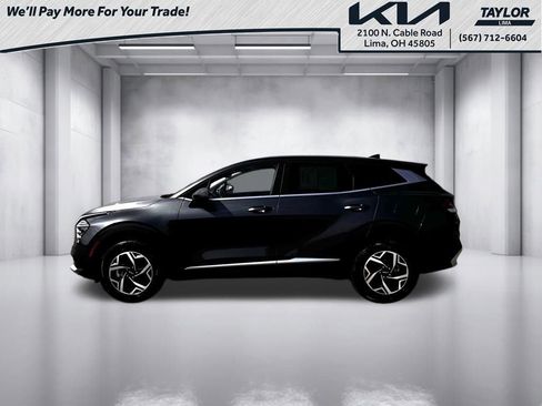 Used 2024 Kia Sportage LX image 3