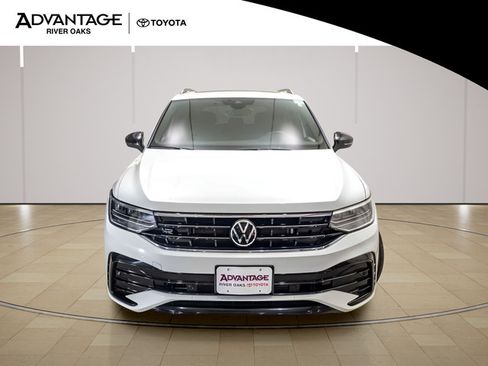Used 2023 Volkswagen Tiguan SE R-Line AWD/4WD image 3