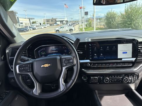Used 2024 Chevrolet Silverado 3500 LTZ w/ LTZ Convenience Package AWD/4WD image 17