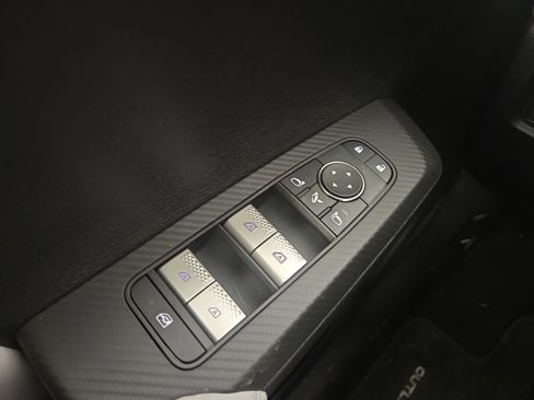 New 2025 Mitsubishi Outlander SE image 30