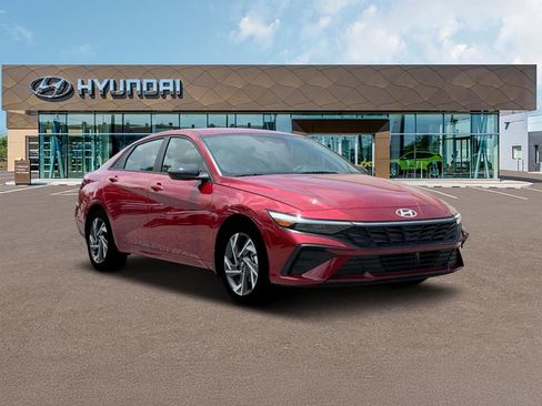 New 2025 Hyundai Elantra SEL FWD image 11
