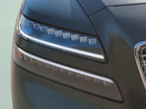 Certified 2025 Genesis GV80 2.5T Standard AWD/4WD image 10