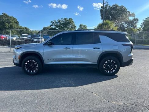 Used 2024 Chevrolet Traverse Z71 AWD/4WD image 2