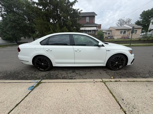 Used 2018 Volkswagen Passat 2.0T R-Line FWD image 4