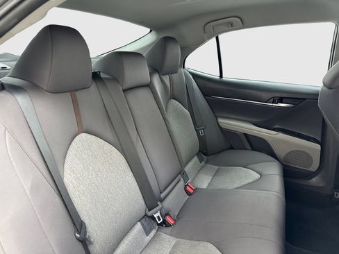 Used 2018 Toyota Camry LE FWD image 42