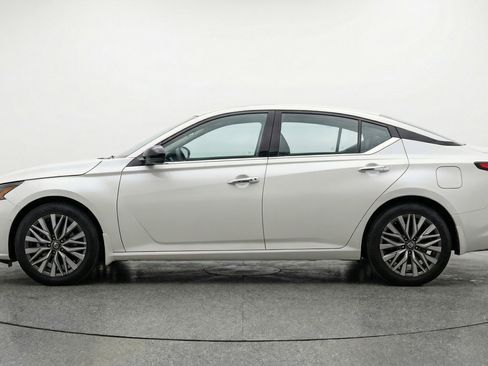 Used 2025 Nissan Altima 2.5 SV image 5