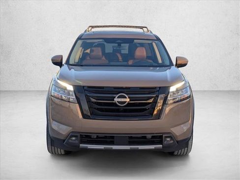 Used 2023 Nissan Pathfinder Platinum w/ Black Appearance Package AWD/4WD image 2