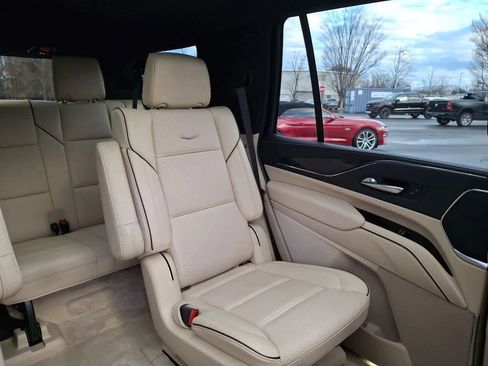 Used 2024 Cadillac Escalade Premium Luxury image 14