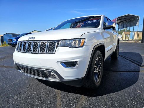 Used 2017 Jeep Grand Cherokee Limited image 2