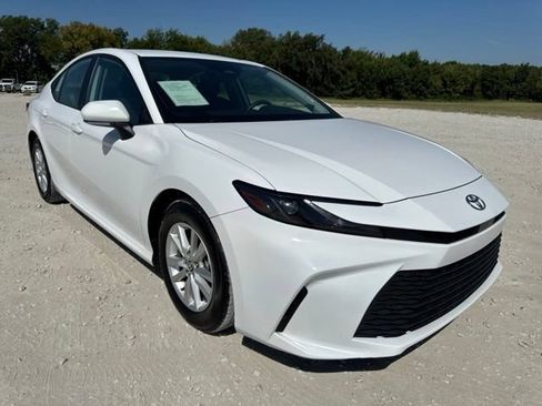 Used 2025 Toyota Camry LE FWD image 7