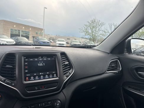 Used 2019 Jeep Cherokee Trailhawk w/ Cold Weather Group image 20