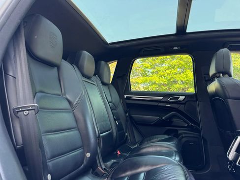 Used 2016 Porsche Cayenne S AWD/4WD image 33