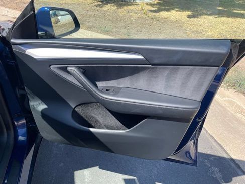 Used 2024 Tesla Model Y Long Range AWD/4WD image 21