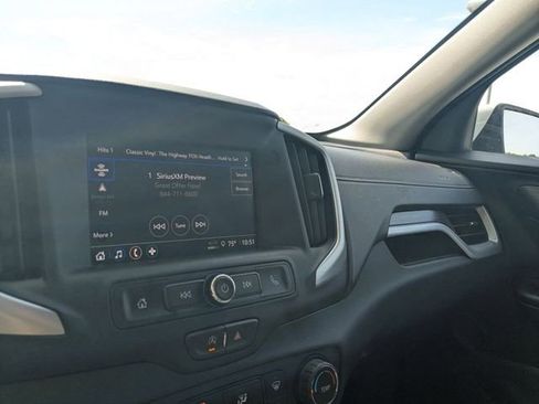 Used 2024 GMC Terrain SLE FWD image 23