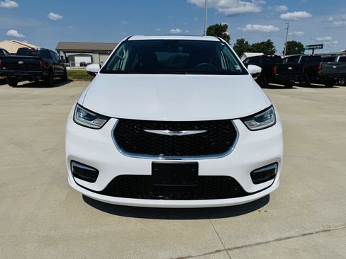 Used 2023 Chrysler Pacifica Touring-L FWD image 36