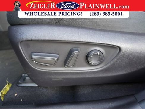 Used 2022 Toyota Venza LE image 18