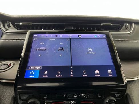 Used 2023 Jeep Grand Cherokee Limited image 27