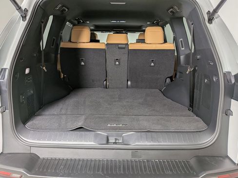 Used 2026 Lexus LX 600 4WD w/ Accessory Package (Z1) image 22
