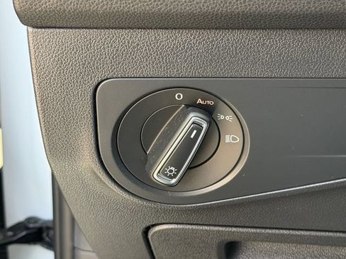 Certified 2024 Volkswagen Tiguan SE FWD image 26