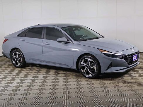 Used 2023 Hyundai Elantra SEL w/ Convenience Package image 2