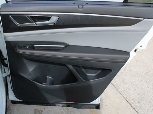 Certified 2025 Volkswagen Atlas Peak Edition SE AWD/4WD image 24