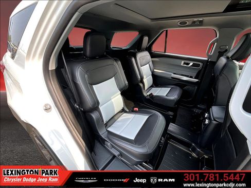 Used 2023 Ford Explorer XLT w/ Equipment Group 202A AWD/4WD image 24