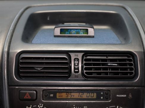 Used 2003 Lexus IS 300 w/ Power & Leather Pkg RWD image 34