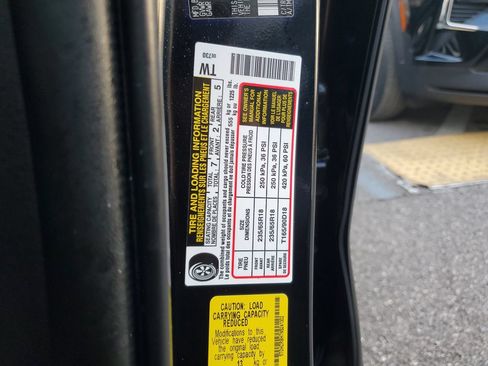Used 2022 Toyota Highlander XLE AWD/4WD image 31