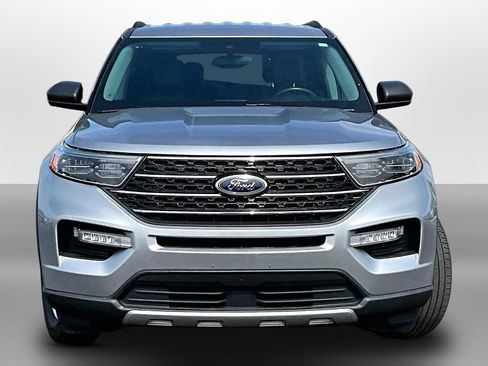 Used 2024 Ford Explorer XLT w/ Equipment Group 202A AWD/4WD image 3