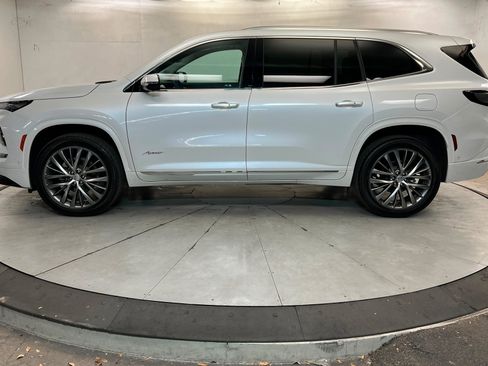 Used 2025 Buick Enclave Avenir w/ Super Cruise Package AWD/4WD image 2