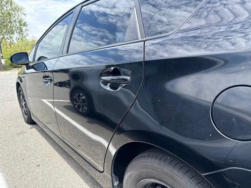 Used 2015 Toyota Prius Four FWD image 8