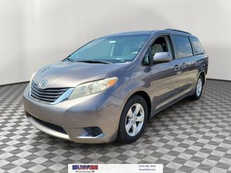Used 2011 Toyota Sienna LE w/ Towing Pkg FWD video 2