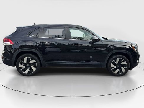 Used 2024 Volkswagen Atlas Cross Sport SE FWD image 4