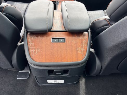 New 2025 Lincoln Navigator L Black Label image 32