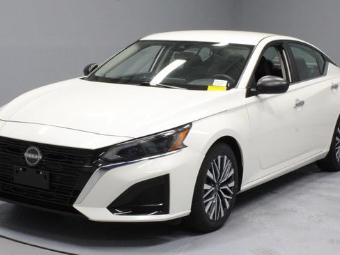 Certified 2024 Nissan Altima 2.5 SV FWD image 7
