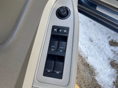 Used 2008 Chrysler 300 C w/ Protection Group II image 26