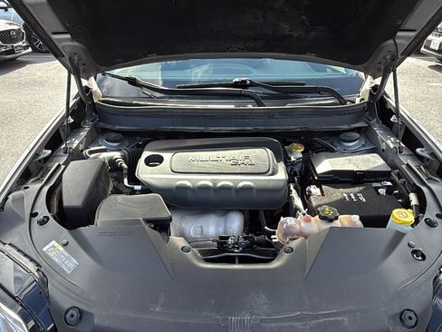 Used 2019 Jeep Cherokee Latitude Plus FWD image 30