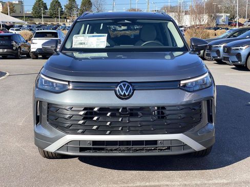 New 2026 Volkswagen Tiguan SE AWD/4WD image 2