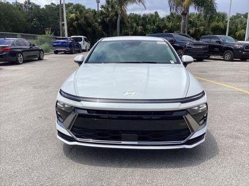 Used 2024 Hyundai Sonata SEL FWD image 2