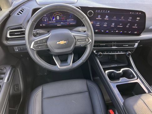 Used 2025 Chevrolet Traverse LT image 15