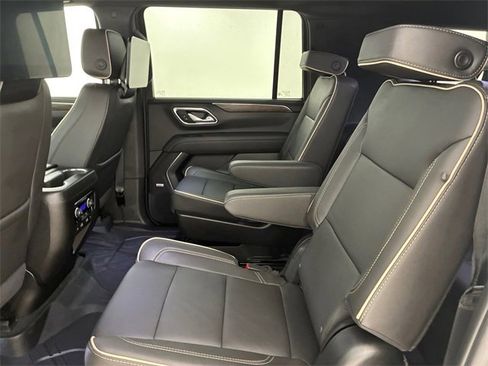Used 2024 Chevrolet Suburban Premier w/ Advanced Technology Package image 18