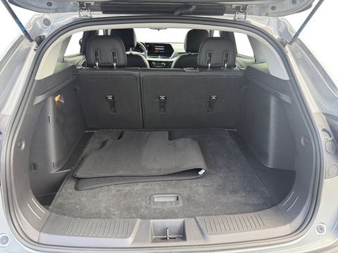 Used 2025 Chevrolet Trax LT FWD image 17