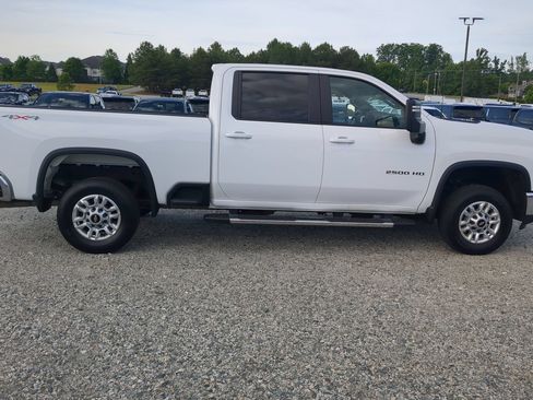 Used 2025 Chevrolet Silverado 2500 LT w/ Convenience Package AWD/4WD image 11