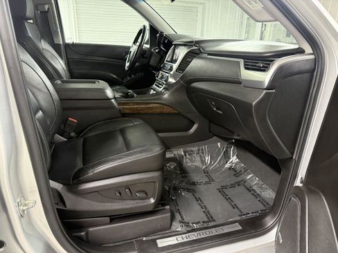 Used 2019 Chevrolet Suburban LT AWD/4WD image 41