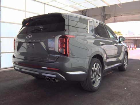Used 2025 Hyundai Palisade Limited FWD image 2